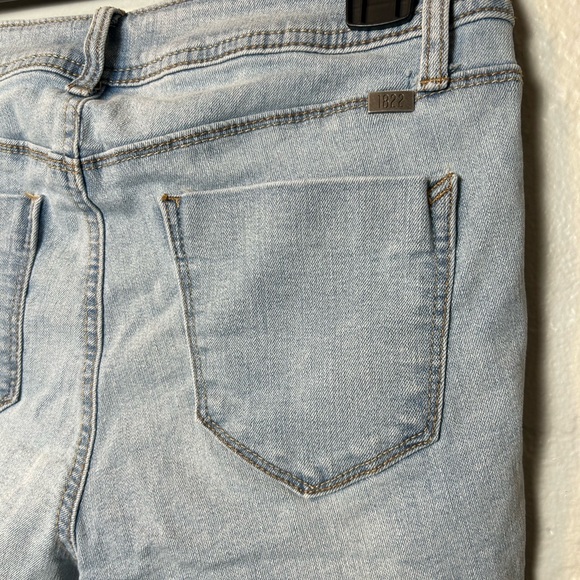 1822 Denim Light wash Distressed Shorts - Picture 6 of 6